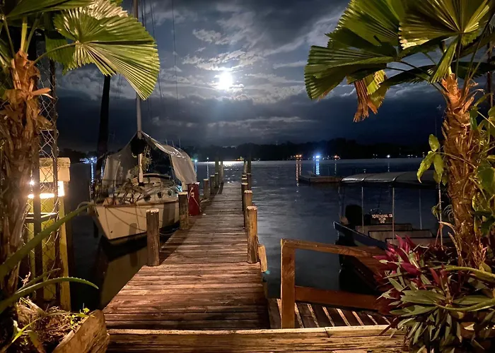 The Golden Resort - Tortugal River Lodge & Marina