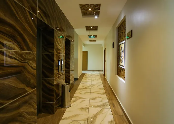 Hotel Pearl Inn