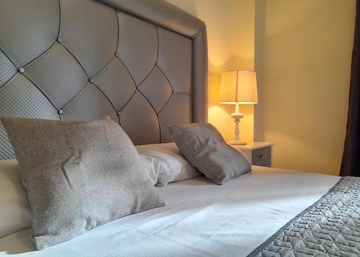 Apartamento de dos dormitorios y un baño con piscinas y jardines cercano a la playa