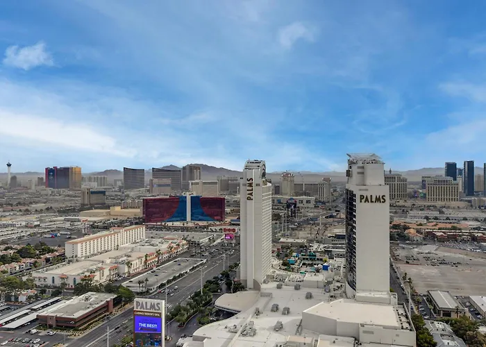 Ava Suite 37Th Flr Balcony Strip Views Palm Place