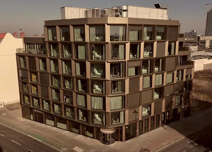 Bellman Hotel