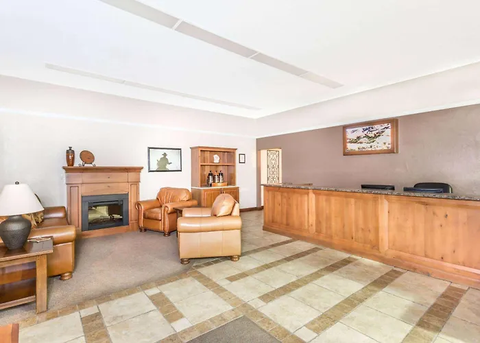 Super 8 By Wyndham Salina/Scenic Hills Area