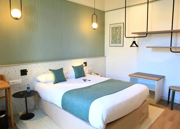 Logis Hotels- Hotel Marguerite D'Anjou Angers Chateau