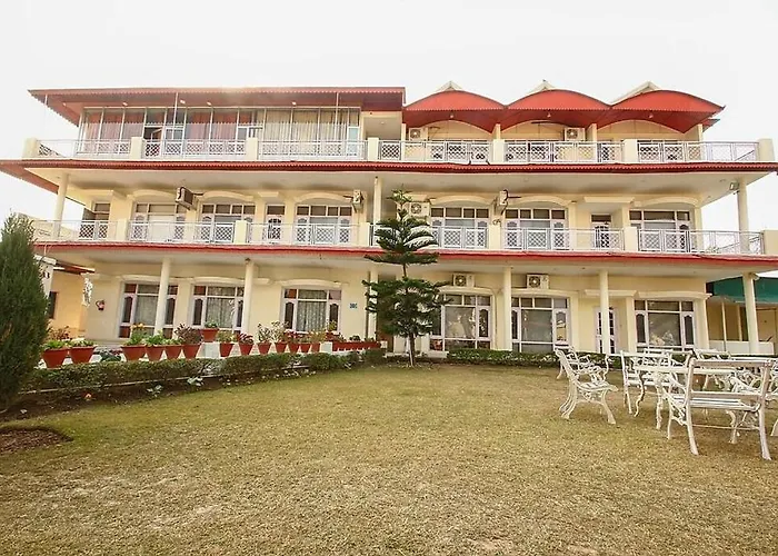 Skyview Stays I Party Lawns I Adjacent The Good Club I 1Km Sukhna Lake,Rock Garden & High Court I
