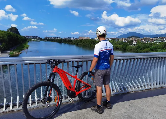 Guilin Bonjour Boutique Hotel- Free Pick Up Service Over 3 Nights