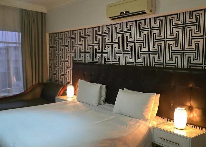 Ascot Hotel