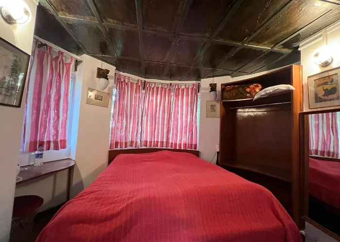 Clouds End Villa, A Heritage Home Stay, 10 Mins From Mcleodganj