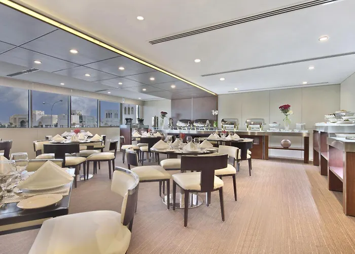 White Square Curve Hotel & Suites