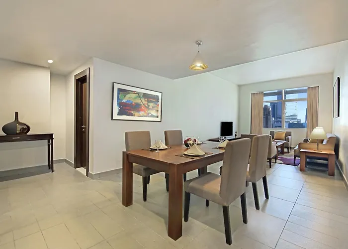 White Square Curve Hotel & Suites