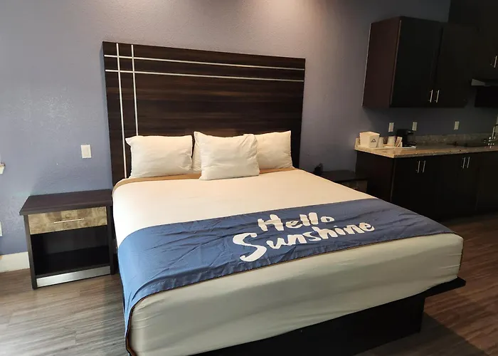 Days Inn & Suites By Wyndham La Porte