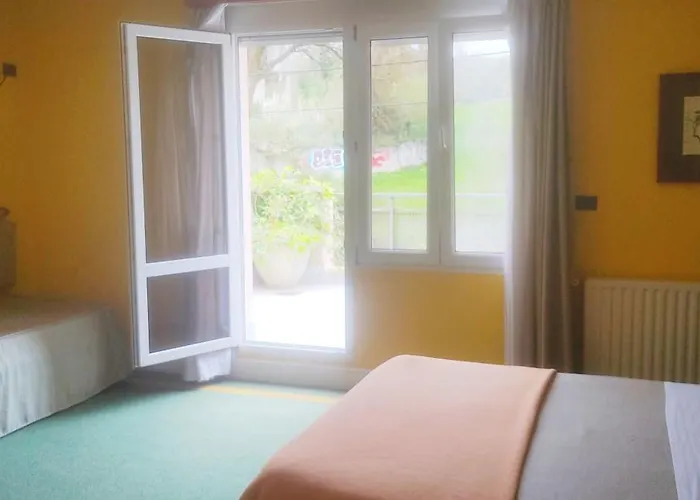 Habitación triple con bañera y terraza HOTEL SUITE MIOÑO