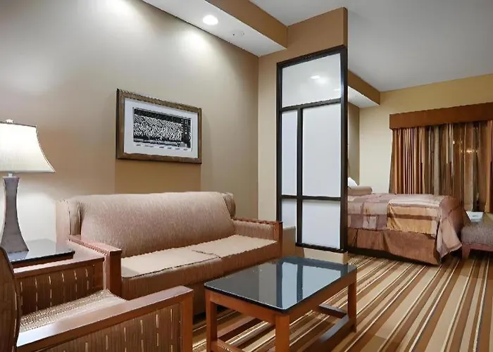 Best Western Plus KC Speedway Inn&Suites