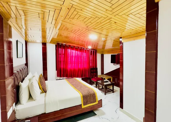 Hotel Pearl Grand White Near Volvo Bus Stand #Private Parking #Heated Rooms #In City Centre
