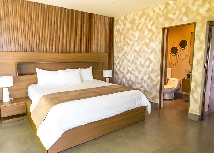 Cardedeu Coatepeque Residence