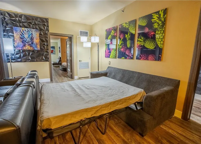 2100 Sqft Penthouse Suite W/ Strip Views! Pool Gym