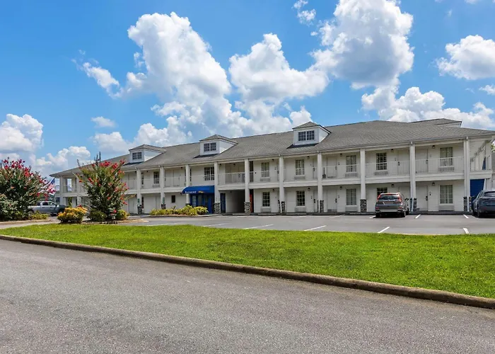 Baymont By Wyndham Forest City