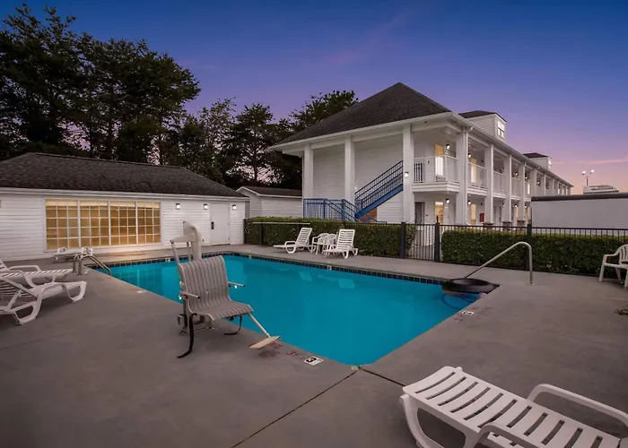 Baymont By Wyndham Forest City