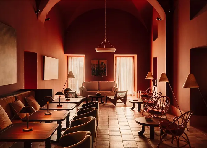 Palacio De Godoy Caceres, Curio Collection By Hilton