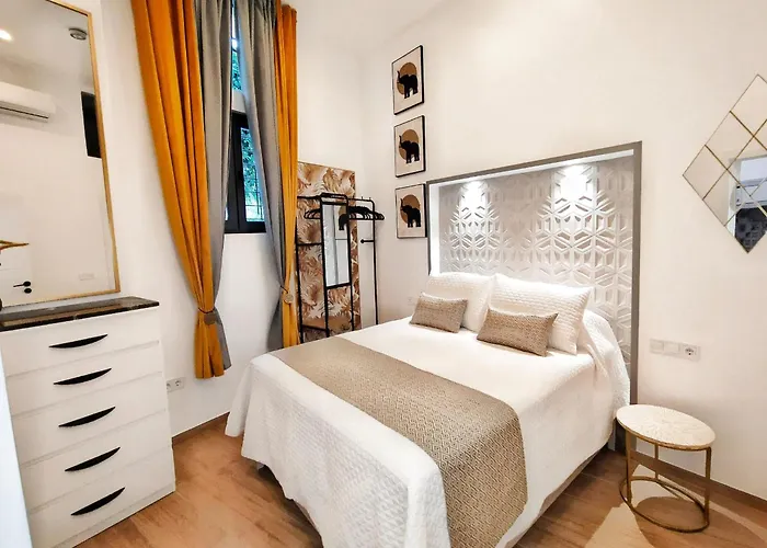 Apartamentos Buendia Suites - Torremolinos Centro