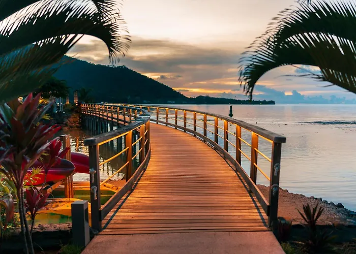 Cook'S Bay Hotel & Suites