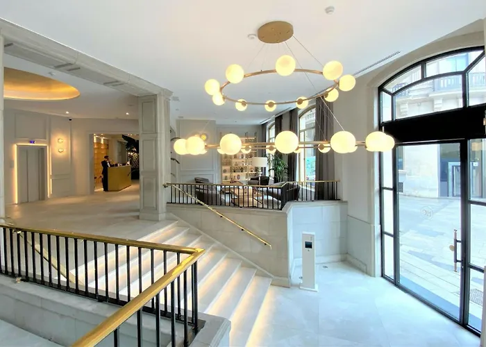 Lamaro Hotel