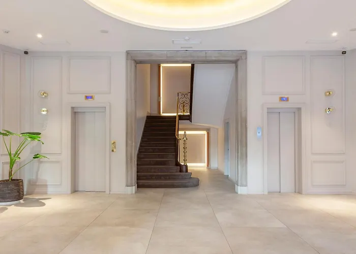 Lamaro Hotel