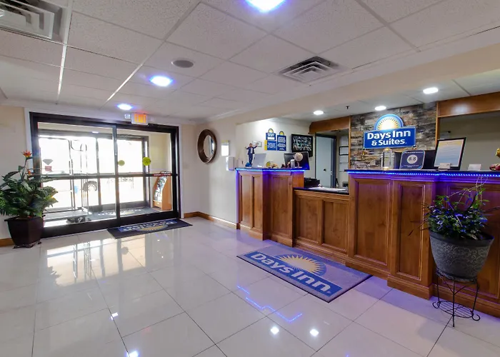 Days Inn & Suites By Wyndham Commerce