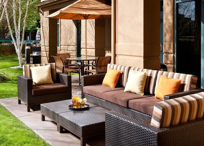 Sonesta Select Pleasant Hill Hotel