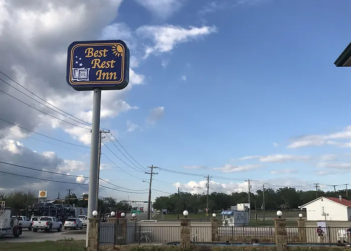 Quality Inn Three Rivers
