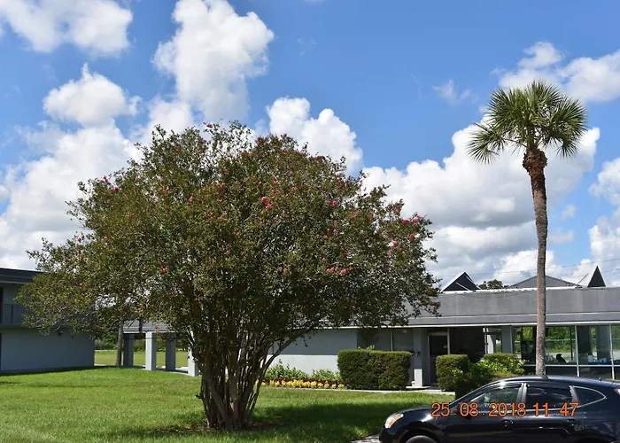 Super 8 By Wyndham Ocala I-75 Hotel
