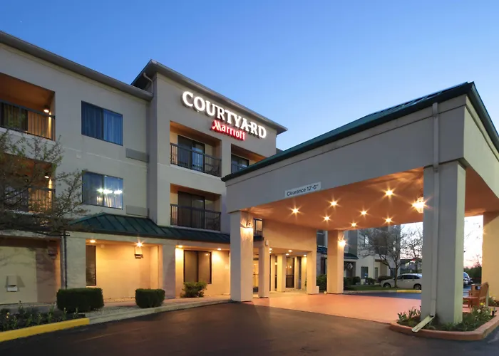 Courtyard By Marriott Dayton North