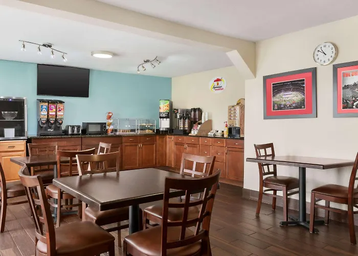 Super 8 By Wyndham Findlay