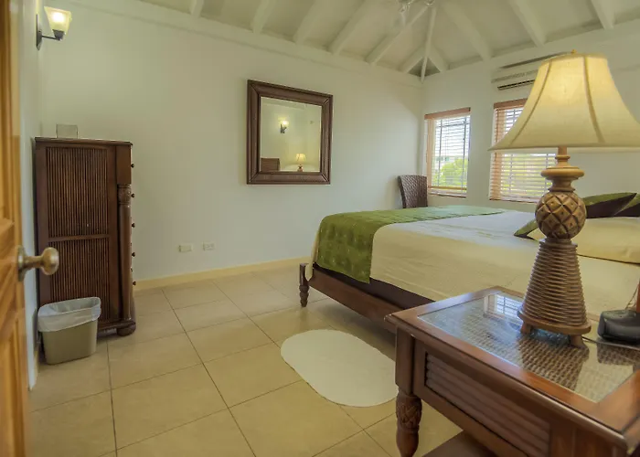 Shoal Bay Villas