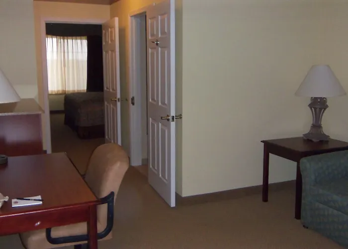 Town & Country Inn And Suites