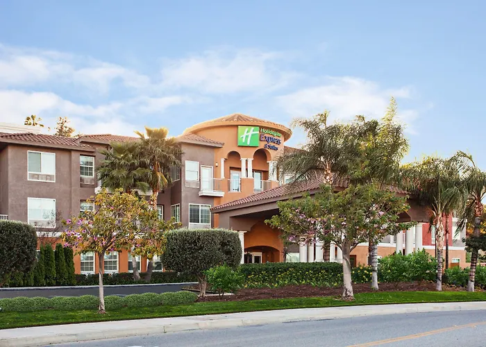 Holiday Inn Express & Suites Corona By Ihg