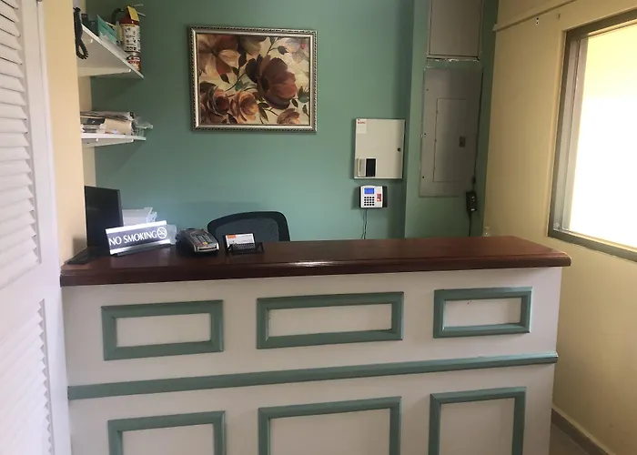 Carl'S Unique Inn & Conference Facilities