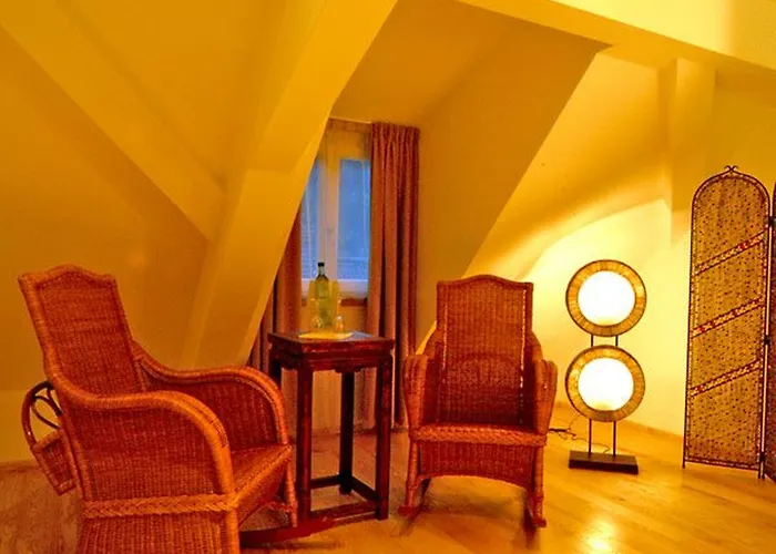 Hip Hotel