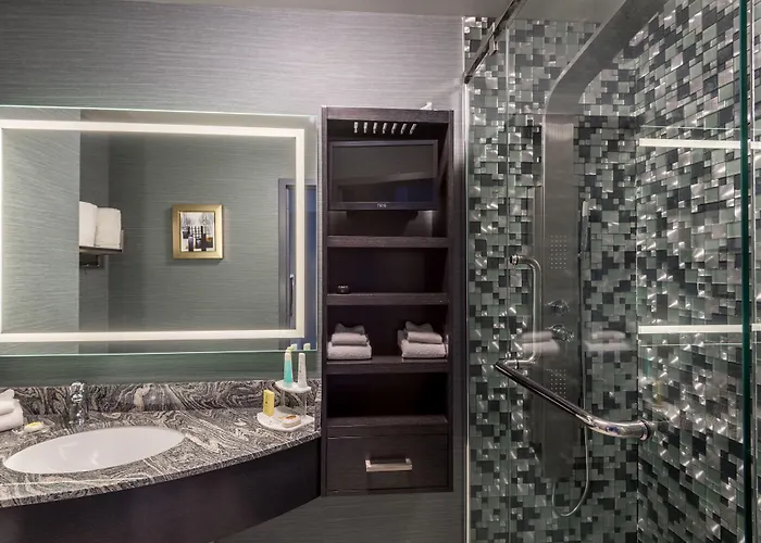 Applause Hotel Calgary Airport By Clique