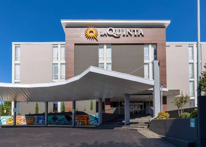 La Quinta Inn & Suites By Wyndham Tulsa Downtown - Route 66