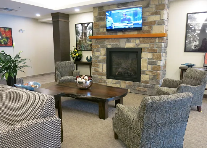 Days Inn & Suites By Wyndham Lindsay