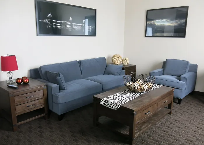 Days Inn & Suites By Wyndham Lindsay