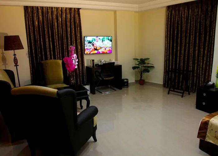 Queen Plaza Hotel