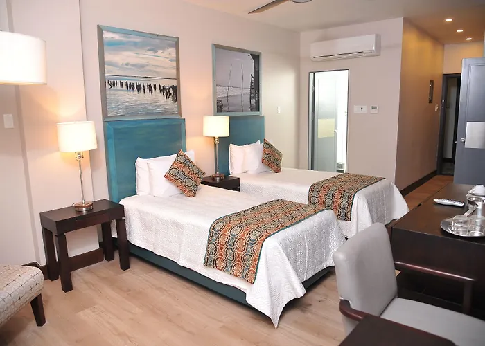 R Hotel Kingston