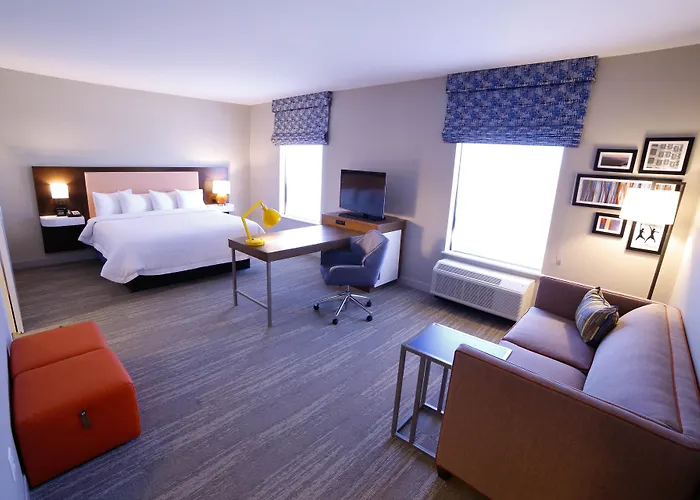 Hampton Inn & Suites Forest City