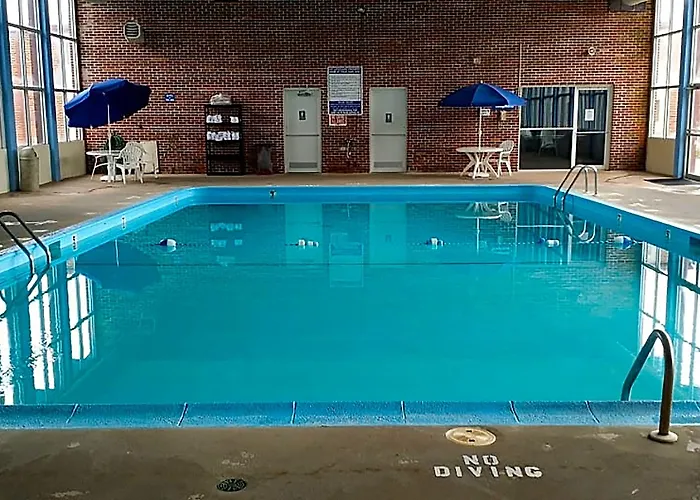 Norwood Inn & Suites La Crosse