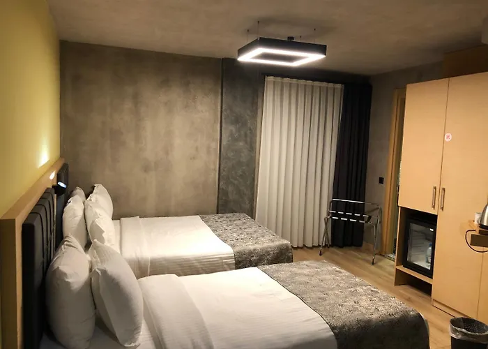Red Stone Hotel