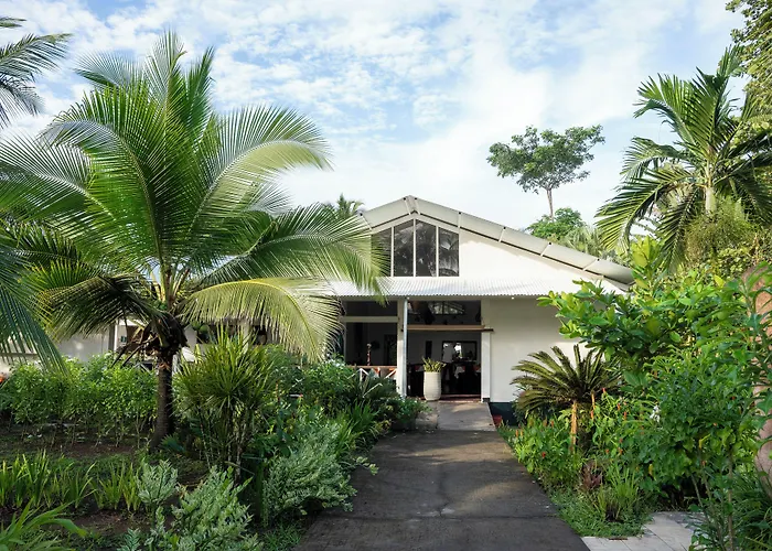 Hotel Tortuguero Beachfront