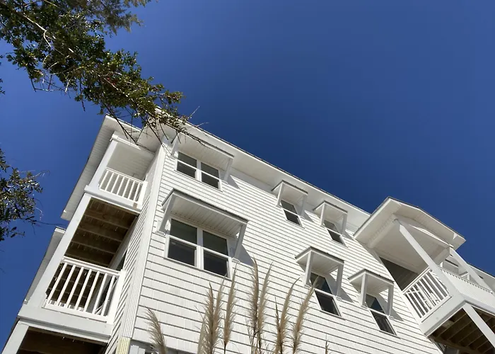 River Hotel Of Southport