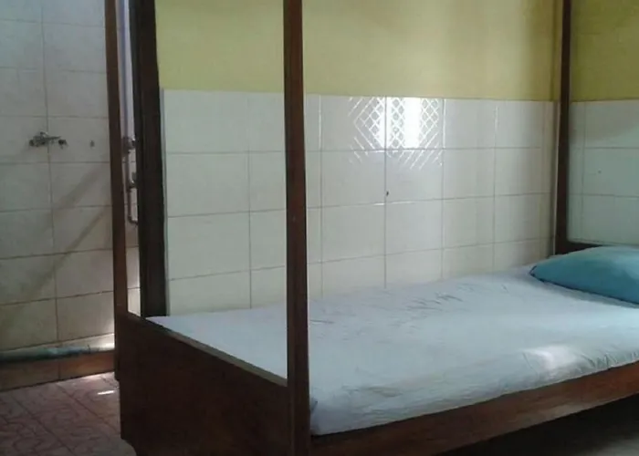 Goroomgo Central Guest House Agartala
