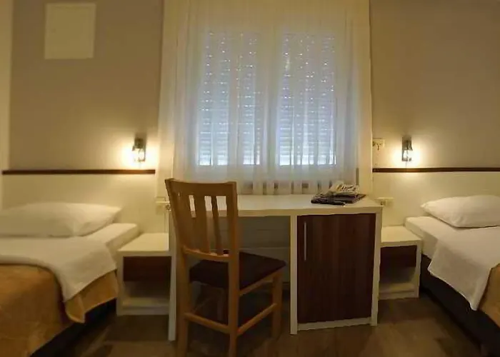 Hotel Dina